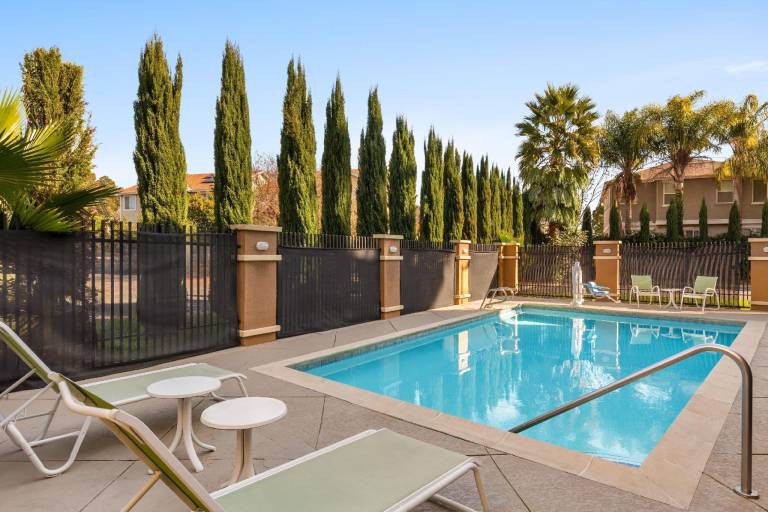 La Quinta Inn & Suites by Wyndham Fairfield - Napa Valley — photo 3