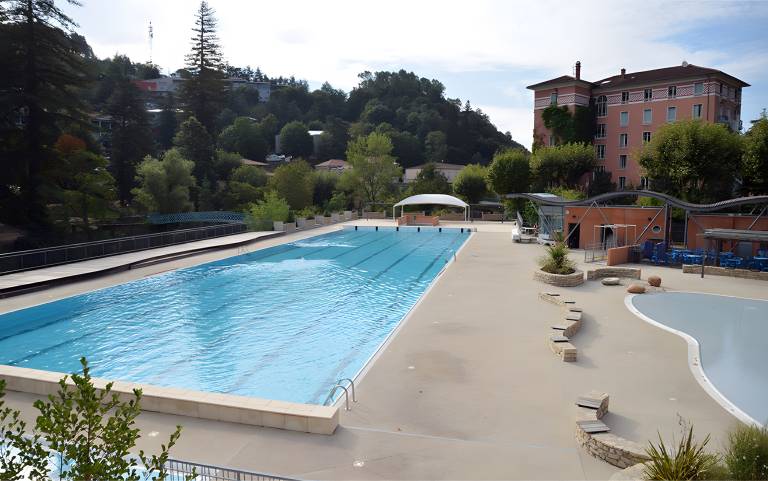 Children-friendly nice studio with yard, fast internet & heated pool | Mountain view | Pets allowed in Aubenas