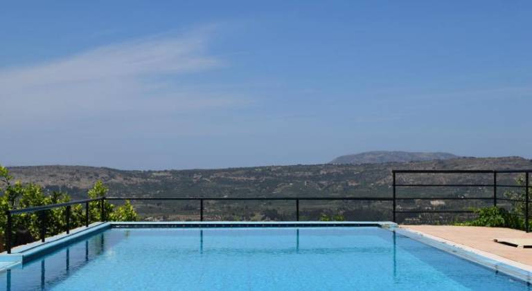 Villa with patio, garden & private pool — photo 5