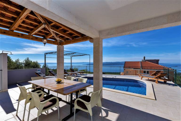 Children-friendly pleasant villa with patio, pool & barbecue | Mountain view | Dogs allowed in Brela
