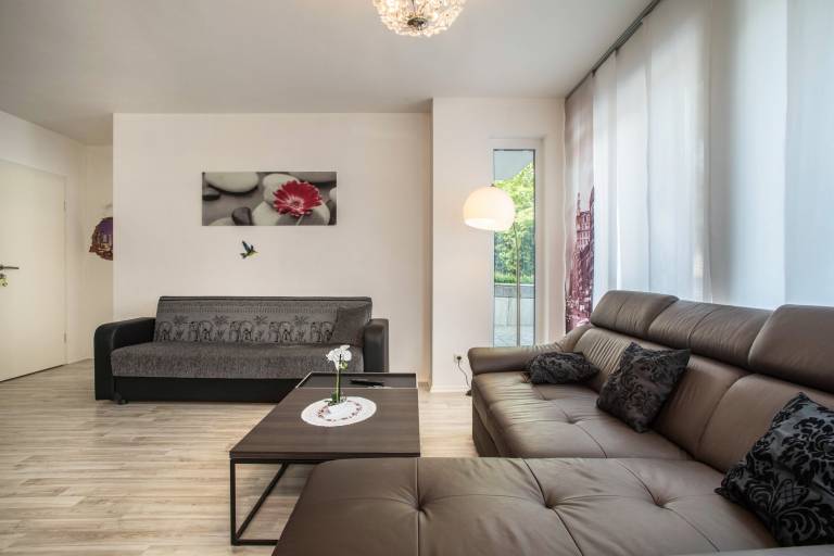 Rental apartment with garden & terrace — photo 2