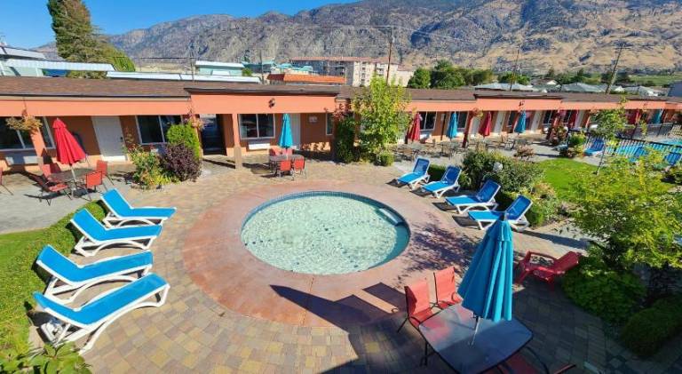 Sahara Courtyard Inn & Suites Osoyoos — photo 5