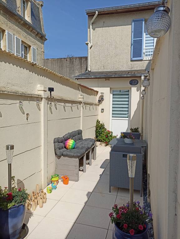 House with BBQ & terrace | City view — photo 3