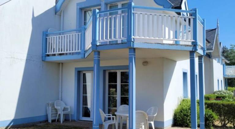 Vacation home with pool in Montreuil