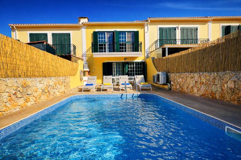 House with private pool, patio & garden in Albufeira