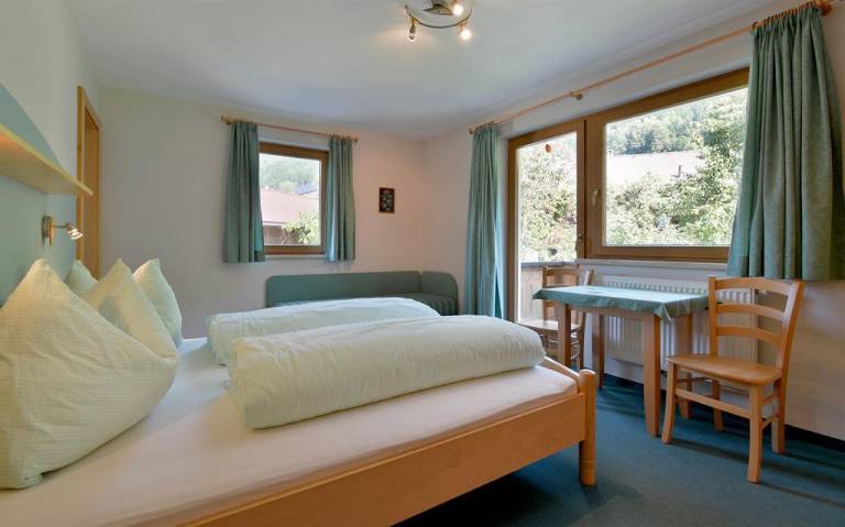 Family-friendly charming holiday apartment with grill, patio & pool | Dogs allowed — photo 4