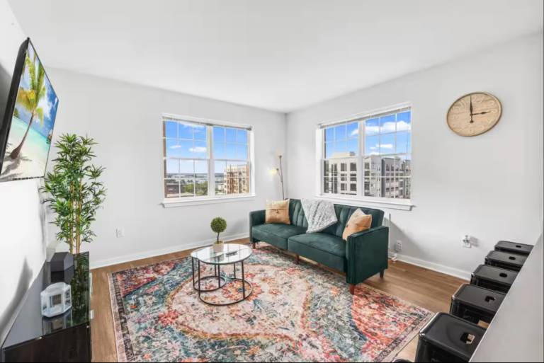 Holiday apartment with patio in Jersey City, NJ