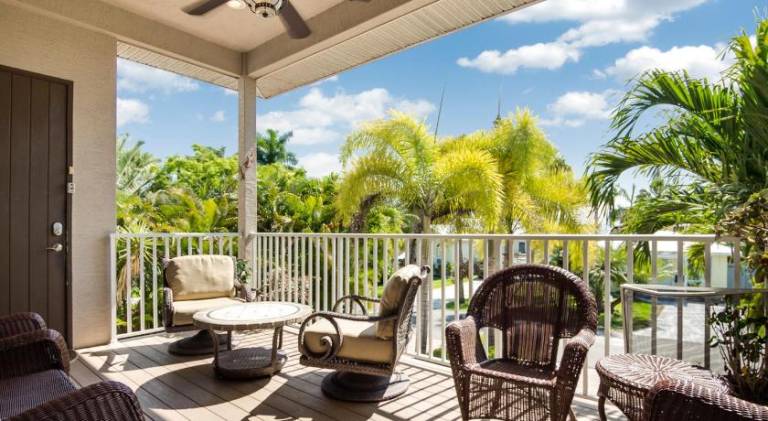 Vacation home with pool — photo 4