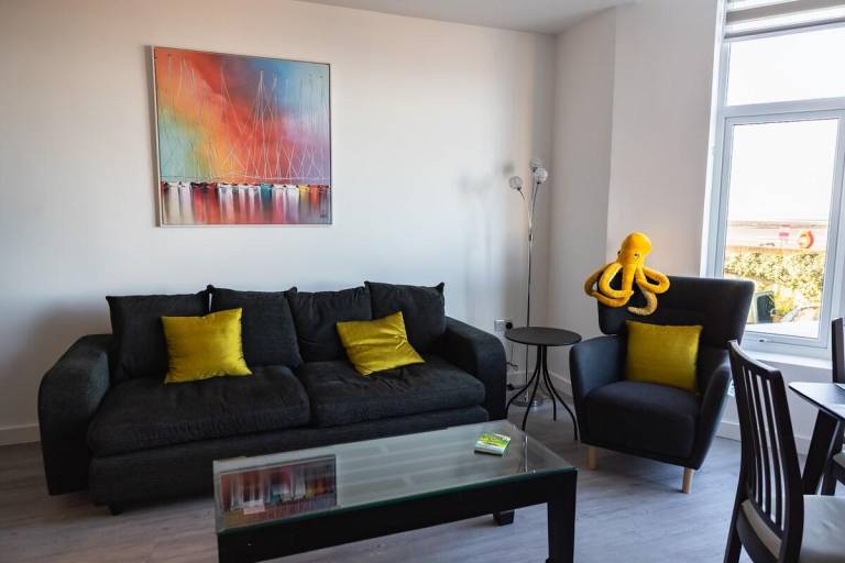 Rental apartment with yard | Pet-friendly in Morecambe