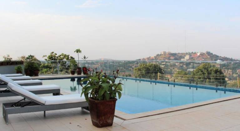 Serviced apartment with patio, sauna & pool | Pets allowed — photo 2