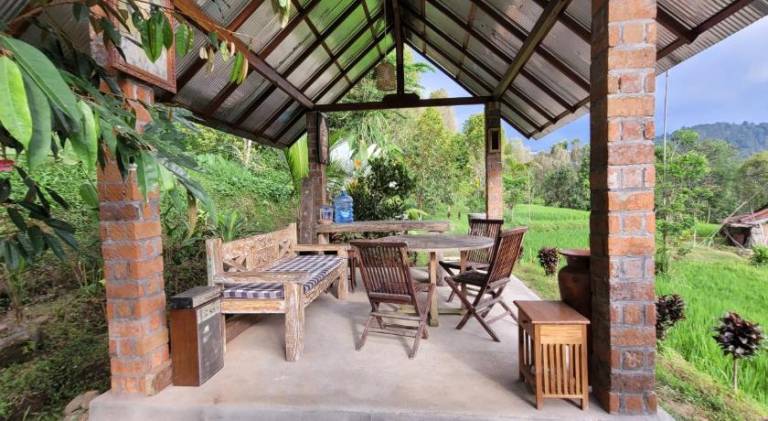 Lodge with terrace & garden — photo 5