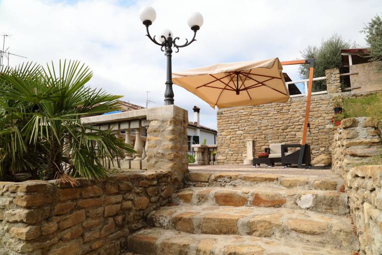 Vacation Home "Re Piano Le Colline" with Shared Pool, Private Terrace & Wi-Fi — photo 5