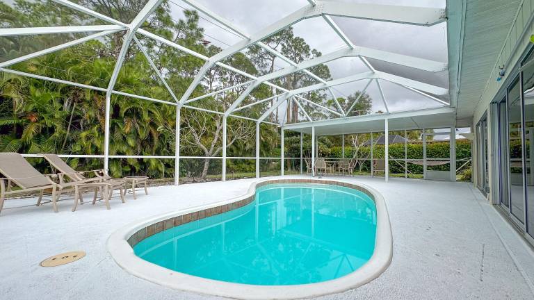 House  East Naples