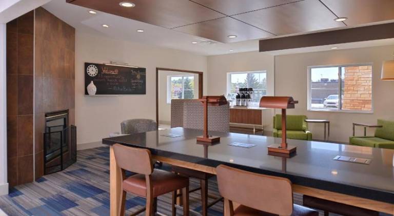 Holiday Inn Express Hotel and Suites Stevens Point By IHG — photo 3
