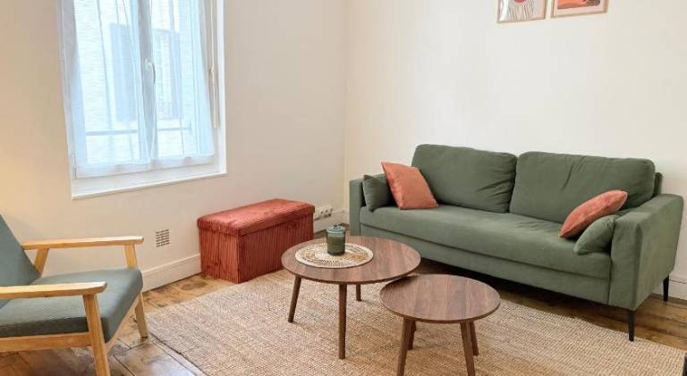Vacation home with 2 rooms for 5 persons in Niort