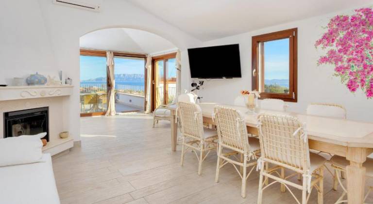 Big apartment with patio, grill & yard | Beach nearby | Pets are welcome — photo 3