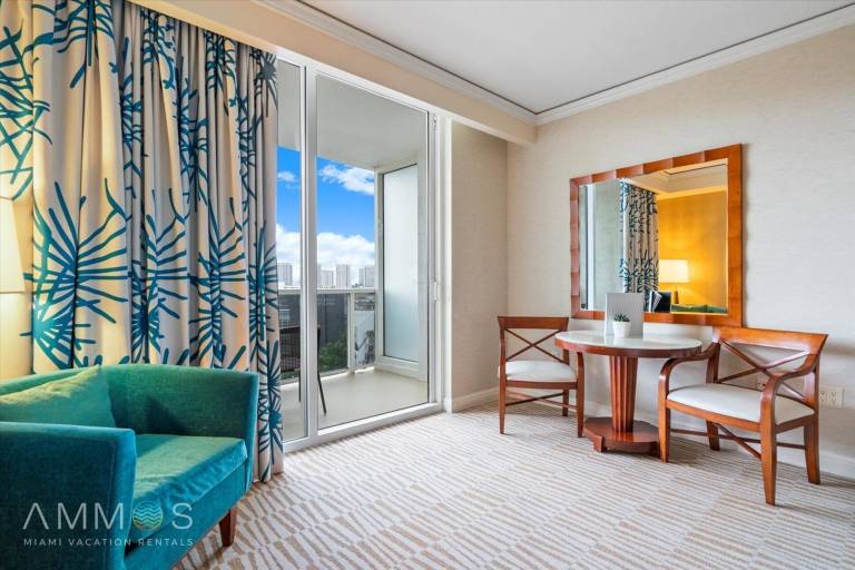 Condo Aventura
