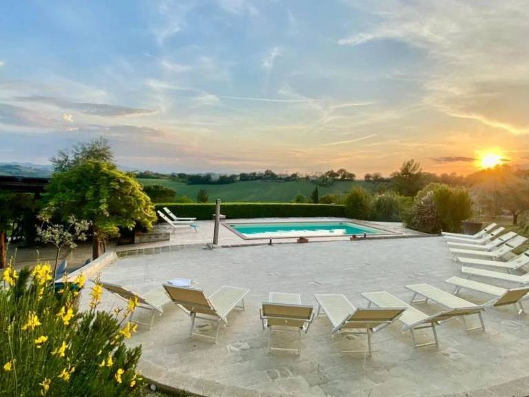 Fully equipped charming vacation home with private pool, terrace & grill | Mountain view | Pet-friendly in Fermo
