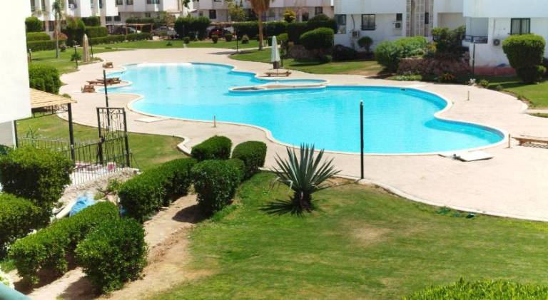 Holiday apartment with pool, yard & terrace — photo 3