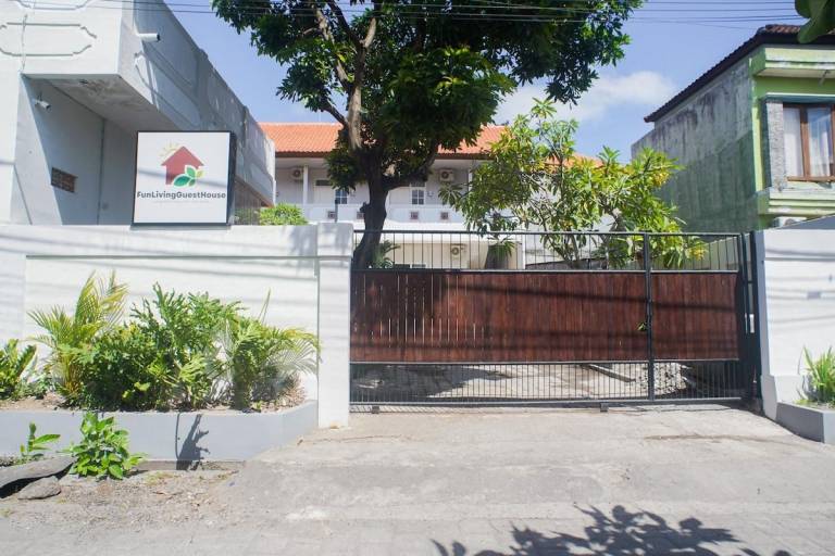 Vacation home with yard & terrace in Denpasar
