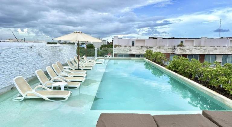 Rental apartment with yard, patio & pool in Playa del Carmen