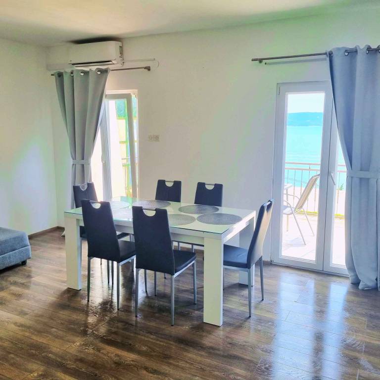 Holiday apartment with terrace and air conditioning — photo 5