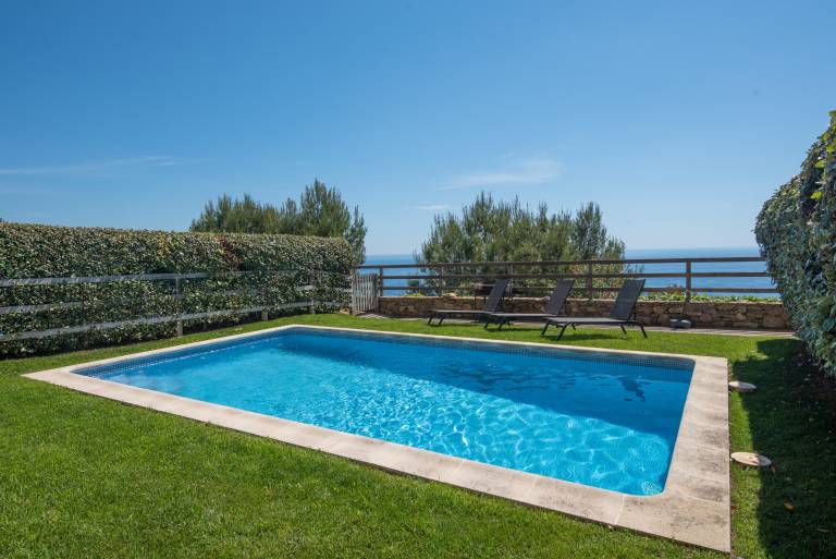 Fully equipped charming house with patio, yard & barbeque | Sea view | Pets are welcome — photo 2