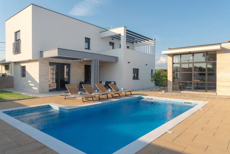 Villa with private pool, BBQ & patio in Zadar