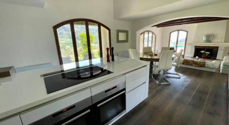 Villa-Monti Luxury Villa with Private Pool, Fully Air Conditioned Bedrooms, 5 Star Superhosts! — photo 3