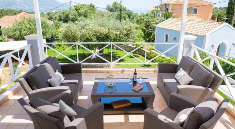 Villa with private pool, terrace & yard — photo 4