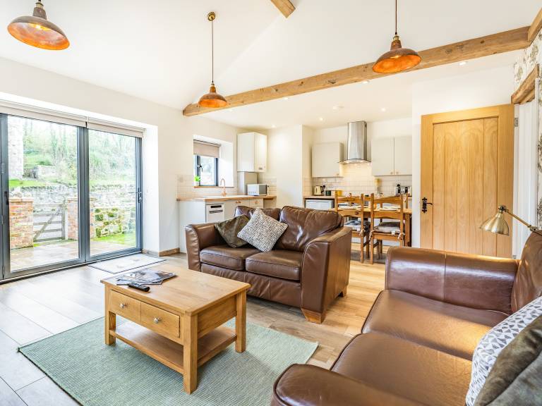 Family-oriented wonderful cottage with yard | River view | Pets are welcome — photo 5