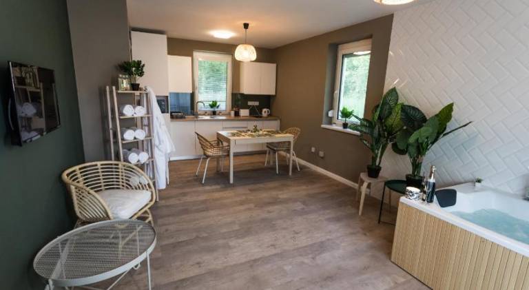 Pleasant rental apartment with terrace, yard & jacuzzi | Dogs allowed — photo 4