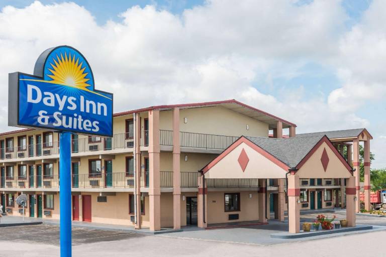 Days Inn & Suites by Wyndham Springfield on I-44 in Springfield, MO
