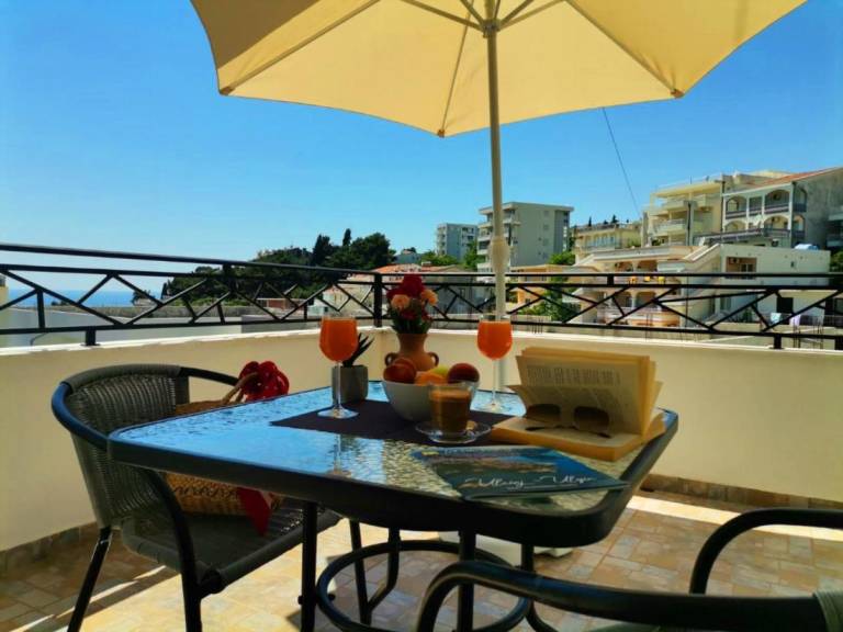 Studio with Sea views and Large Terrace with sun bed — photo 4