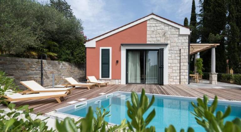 Rental apartment with pool in Piran