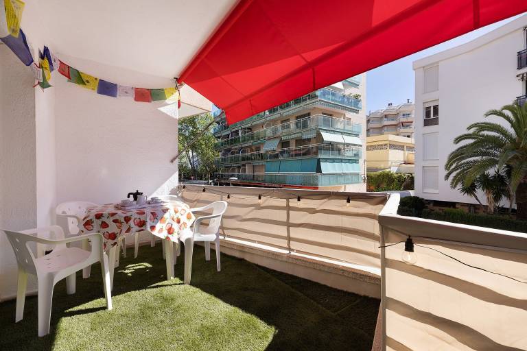 Salou Beach Apartment with Sea Views, Wi-Fi and Air Conditioning — photo 2
