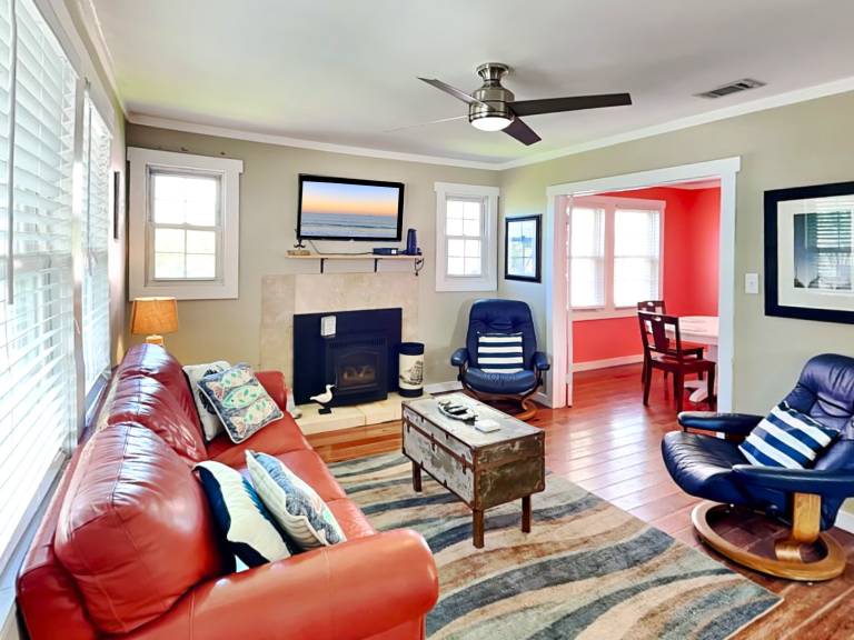 CB Sunshine Cottage — photo 3
