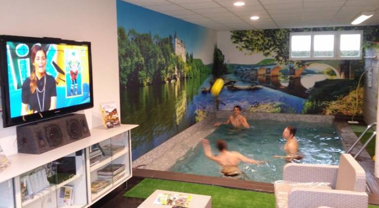 Vacation home with pool — photo 5