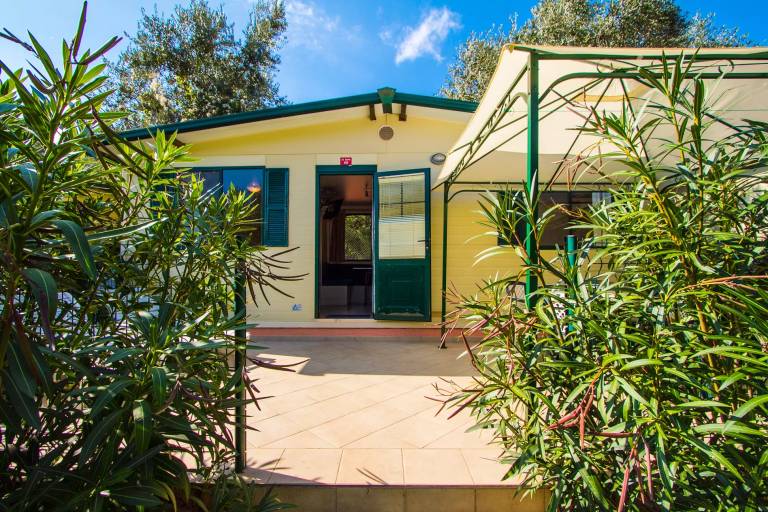 Mobile home with patio in Labin