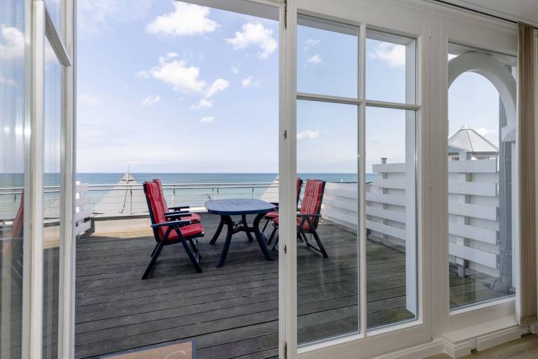Schöne Ferienwohnung mit großem Balkon und einmaligem Blick auf Strand und Meer! — photo 4