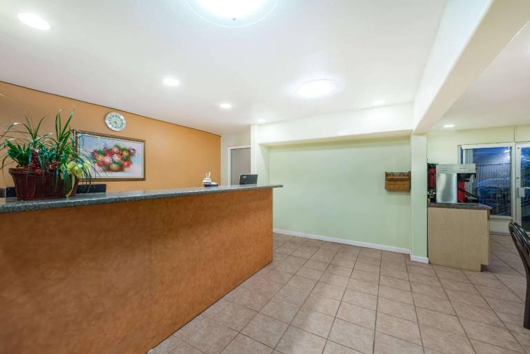Days Inn by Wyndham Socorro — photo 4