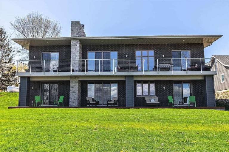 House  Owen Sound