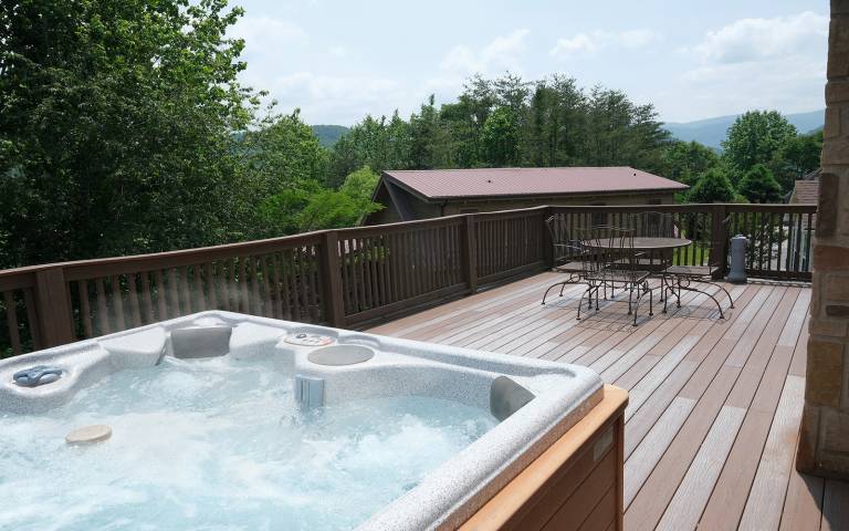 Cabin with hot tub & barbeque | Mountain view in Pigeon Forge, TN