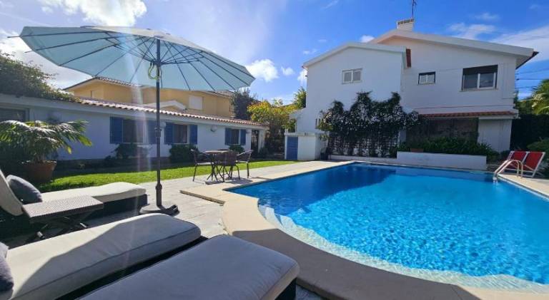 Holiday apartment with pool — photo 4