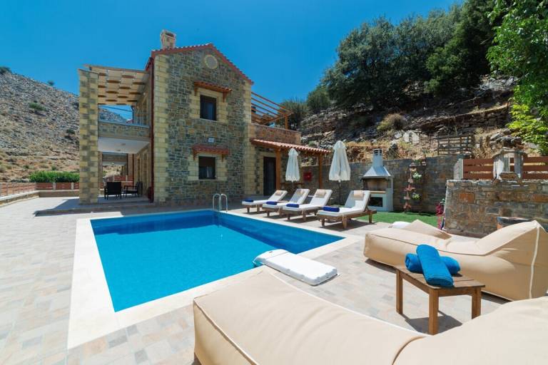 Fully equipped villa with private pool & barbecue | Pets are welcome — photo 4