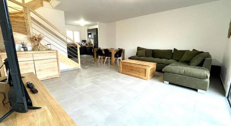 Fully equipped pleasant villa with yard, barbecue & patio | Next to the beach | Perfect for remote work | Pets allowed in Saintes-Maries-de-la-Mer