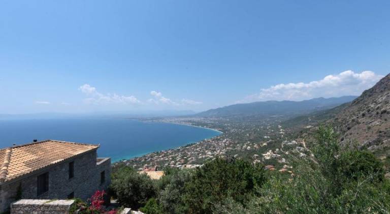 Fully equipped nice house with patio & yard | Good for workation | Pets allowed in Kalamata