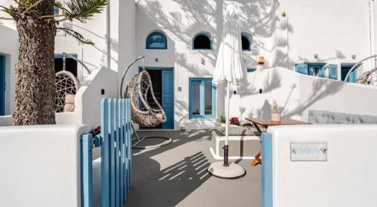Holiday apartment with patio & yard — photo 4