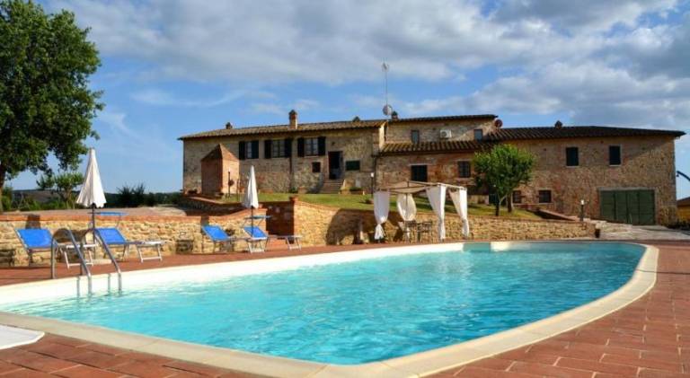 Agriturismo Santarcangelo with shared pool and relaxing view in Asciano