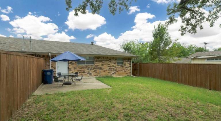 Big house | Pets are welcome in Bedford, TX